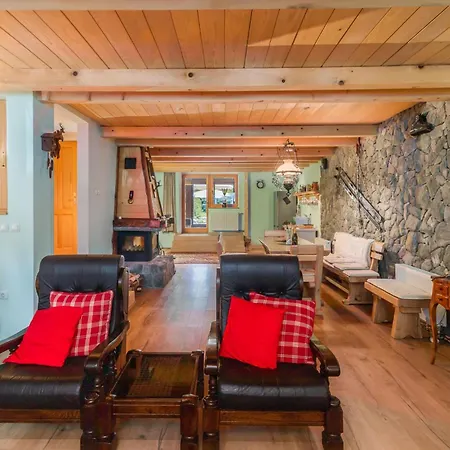 Cozy In With House A Panoramic View 므르코팔리