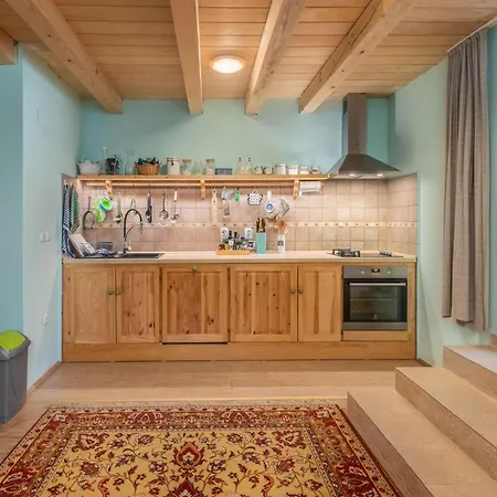 Stunning In With Jacuzzi Holiday home