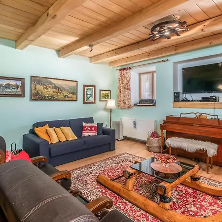 Cozy In With House A Panoramic View