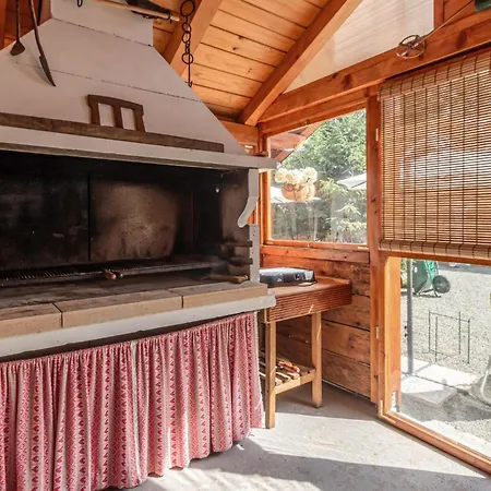 Holiday home Stunning In With Jacuzzi